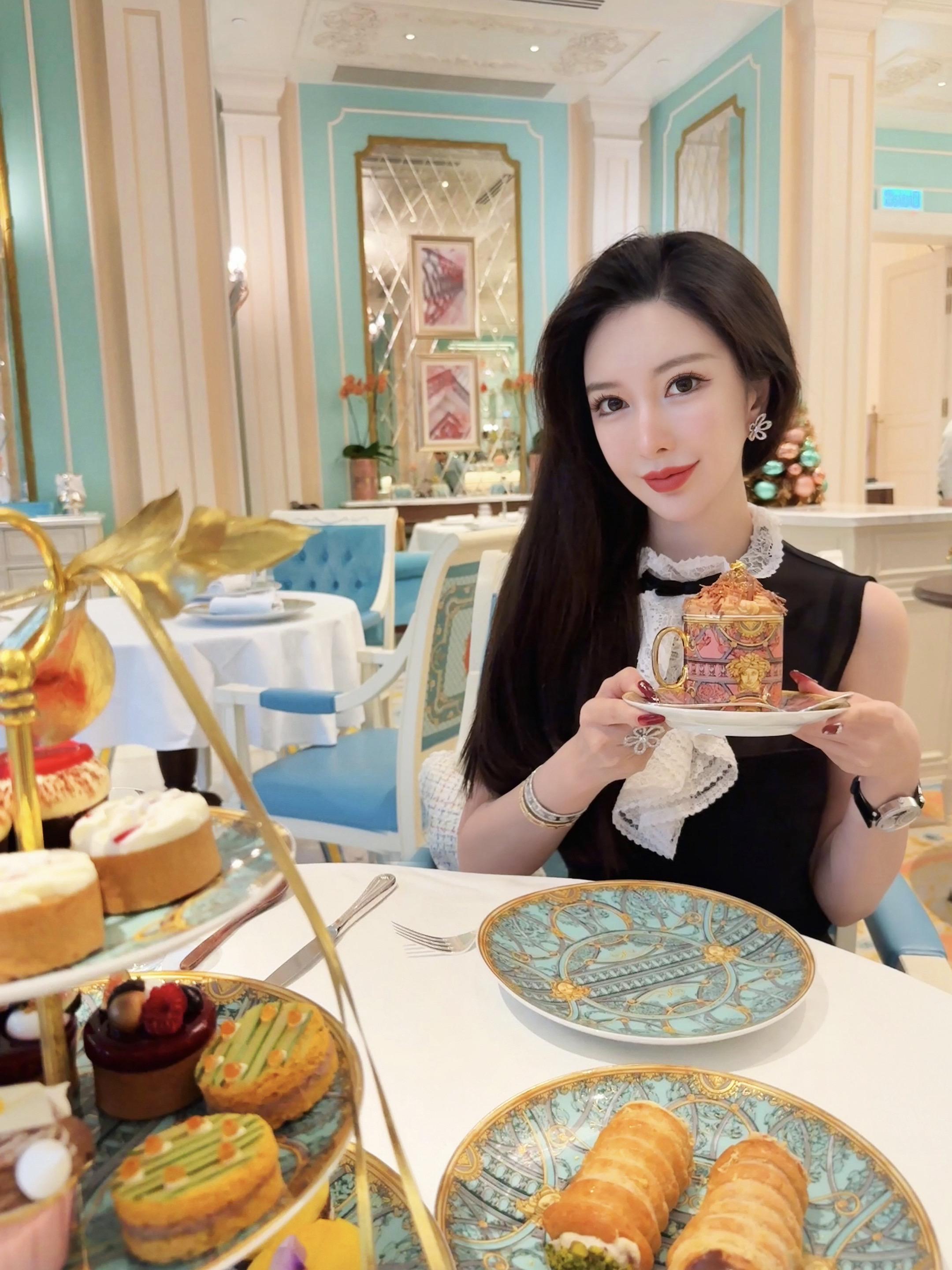 恰好的镜头，定格这份被用心呵护的惬意✨ 璀璨揉进下午茶的甜，在巴洛克风...