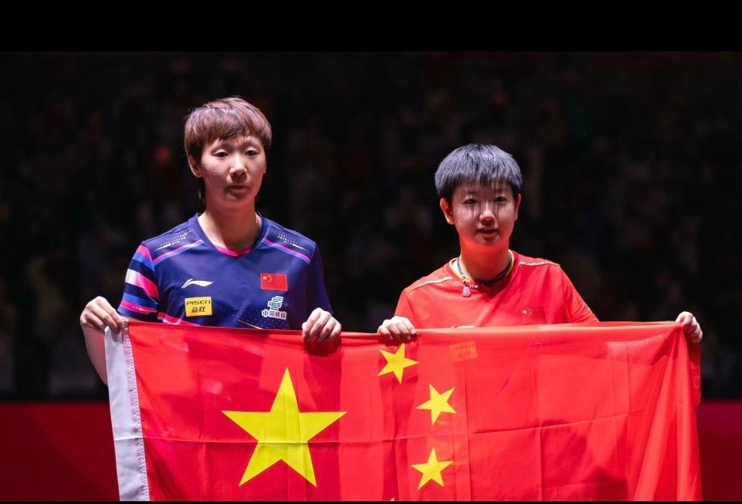 孙颖莎、王曼昱直接入选伦敦世乒赛团体阵容！
据中国乒协关于《2026年国际乒联伦