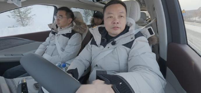 何小鹏冰雪试驾X9超级增程直呼太稳了小鹏X9超级增程在北方火出圈了！哈尔滨门店订