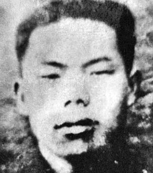 1952年，志愿军战士们都在睡觉，一战士由于睡不着便跑出去巡逻，突然他心中一惊，
