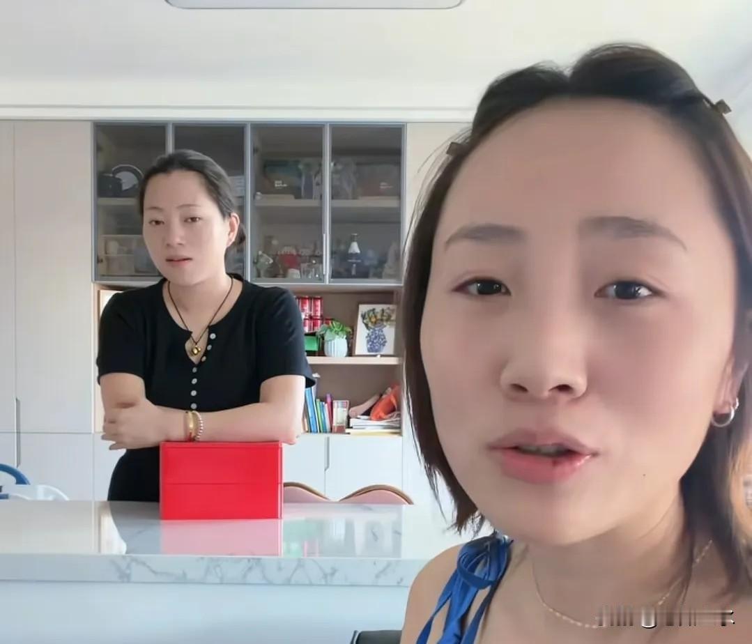 小姨发来的信息我也看到了。

有人说到了秋天，思念起了自己的孩子。小金果妈妈回答