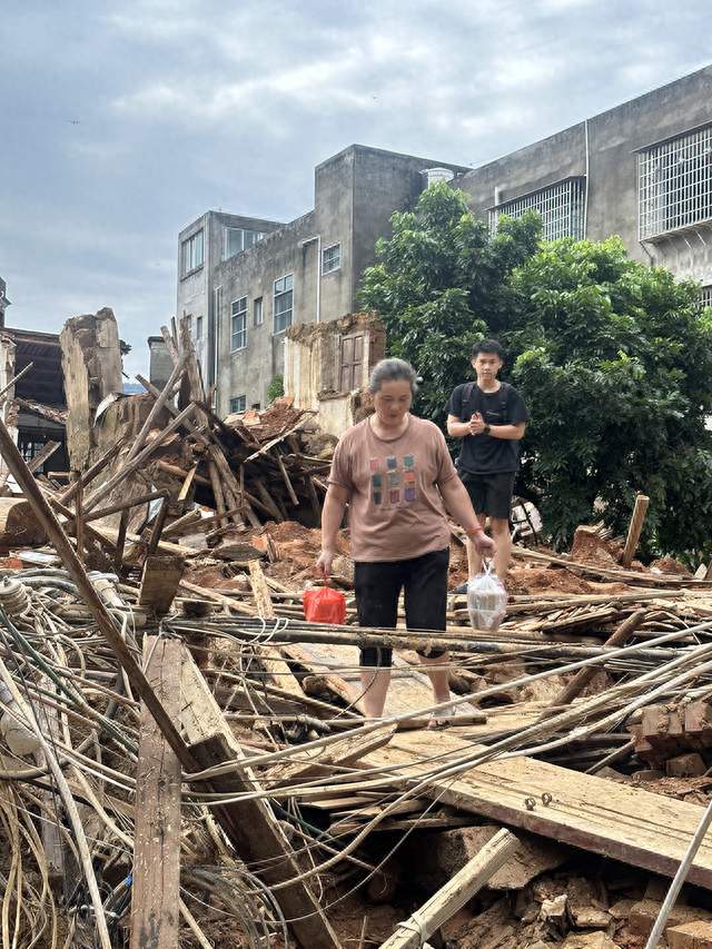 福建霞皋古村重建难度有多大