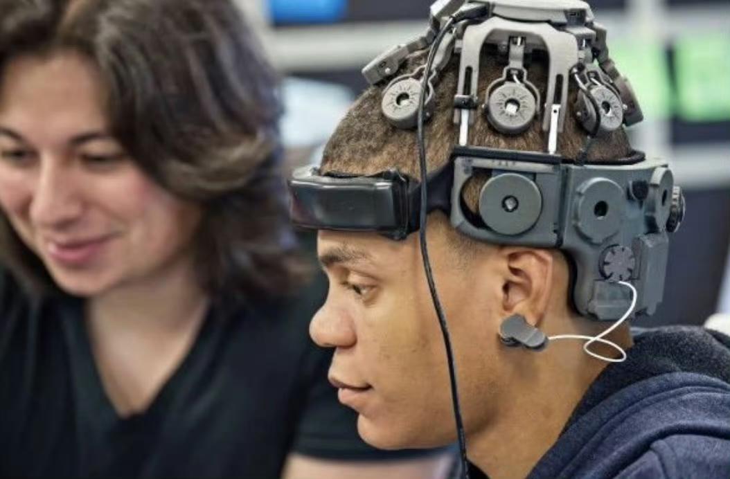 马斯克最近宣布，他的脑机接口公司神经连接（Neuralink），要在2026年开