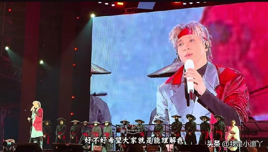 薛之谦洛阳演唱会在台上突然“训”粉：“别重复来看我演唱会了！真没意义还浪费钱！”