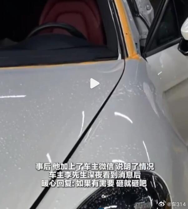 确实见过在车里放了AED急救设备的，窗户上有贴纸，“车内有AED，需要时请拨打电