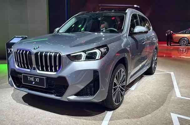 大家说说这两款车应该怎么选？预算25万以内的suv，现在看了林肯冒险家两驱中配，