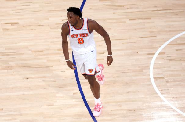 看NBA上咪咕视频，本赛季的NBA总决赛纽约尼克斯和圣安东尼奥马刺会师，让球迷见