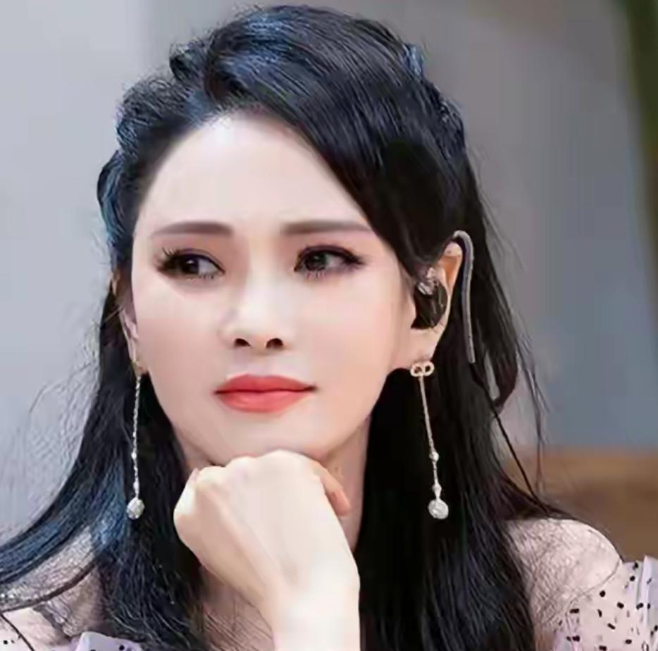 57岁伊能静自曝未绝经，炸出一群“牛鬼蛇神”，秦昊妈妈没说谎
娱乐