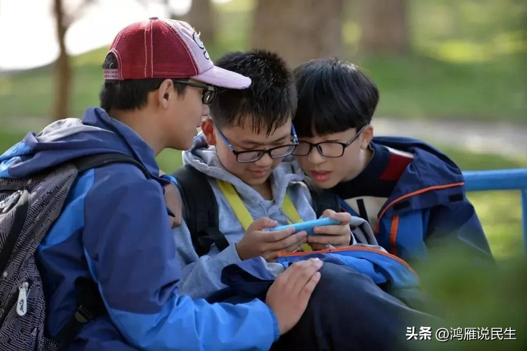 看着这些孩子早上不起晚上不睡，太着急了！孩子放假了，想想办法吧，可别让游戏吞噬少