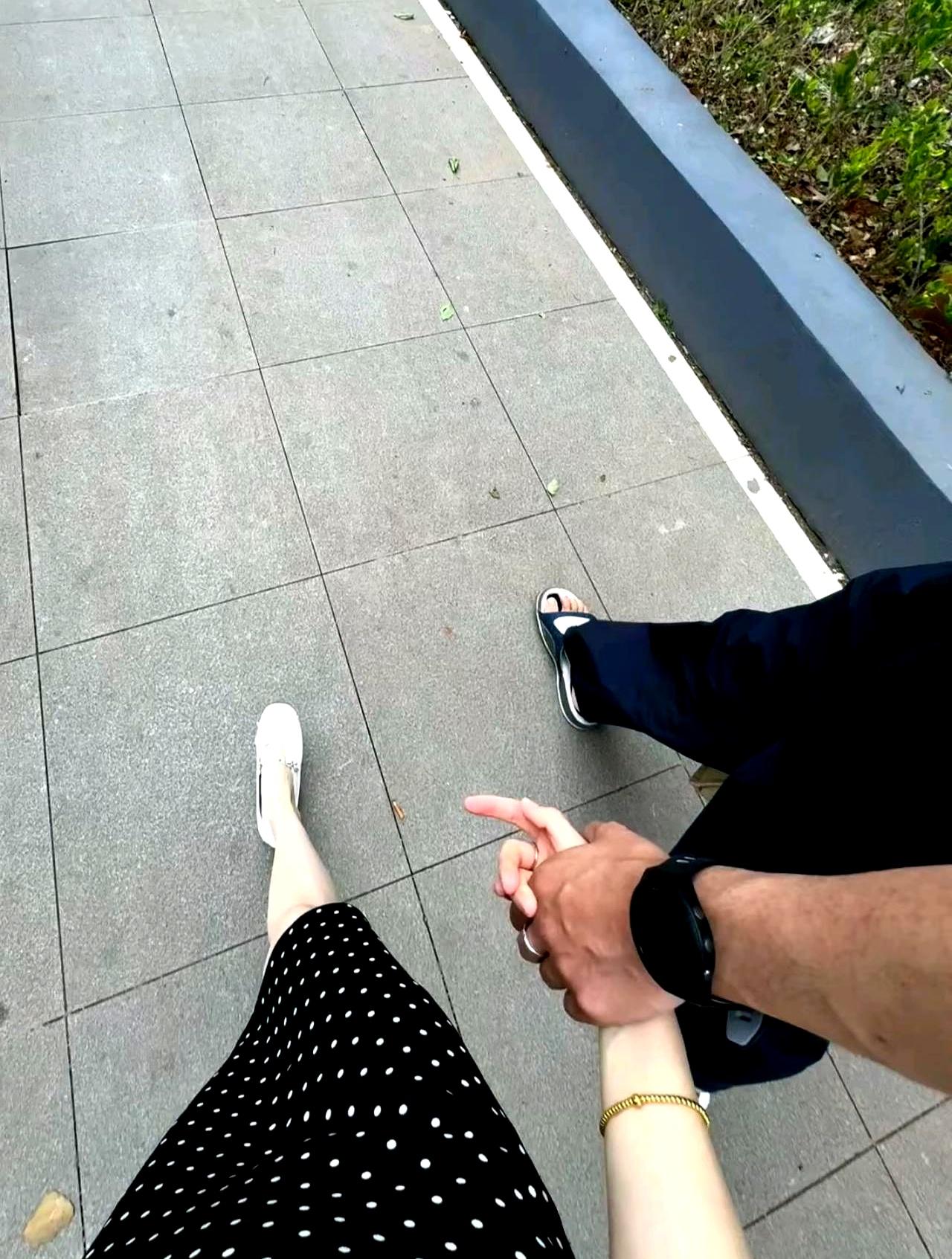 结婚12年，没想到最让我脸红的，不是什么大礼，而是我老公晚上突然整了个“反差感”