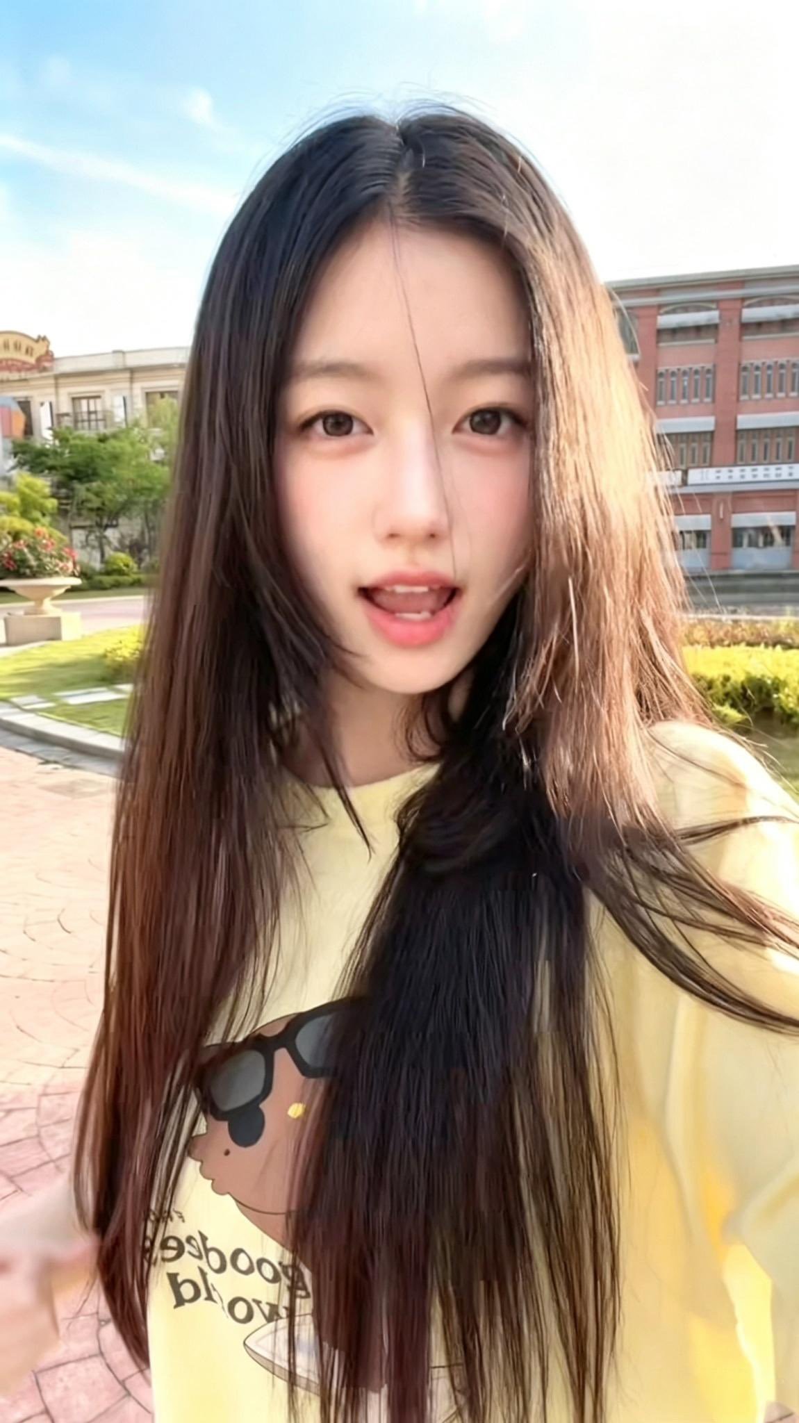 佳欣嘴巴又张开了
