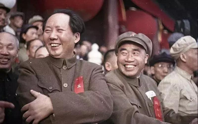 1949开国大典罕见彩色照片曝光！
据史料记载，1949年9月，应中国共产党中央