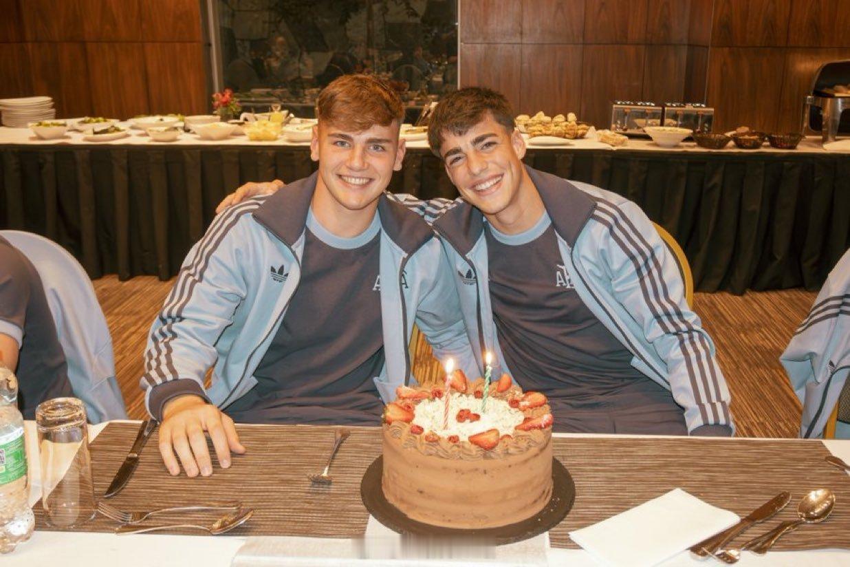2025世青赛 阿根廷 U-20 国家队🇦🇷 | 📸小将阿尔瓦罗·波佐（左