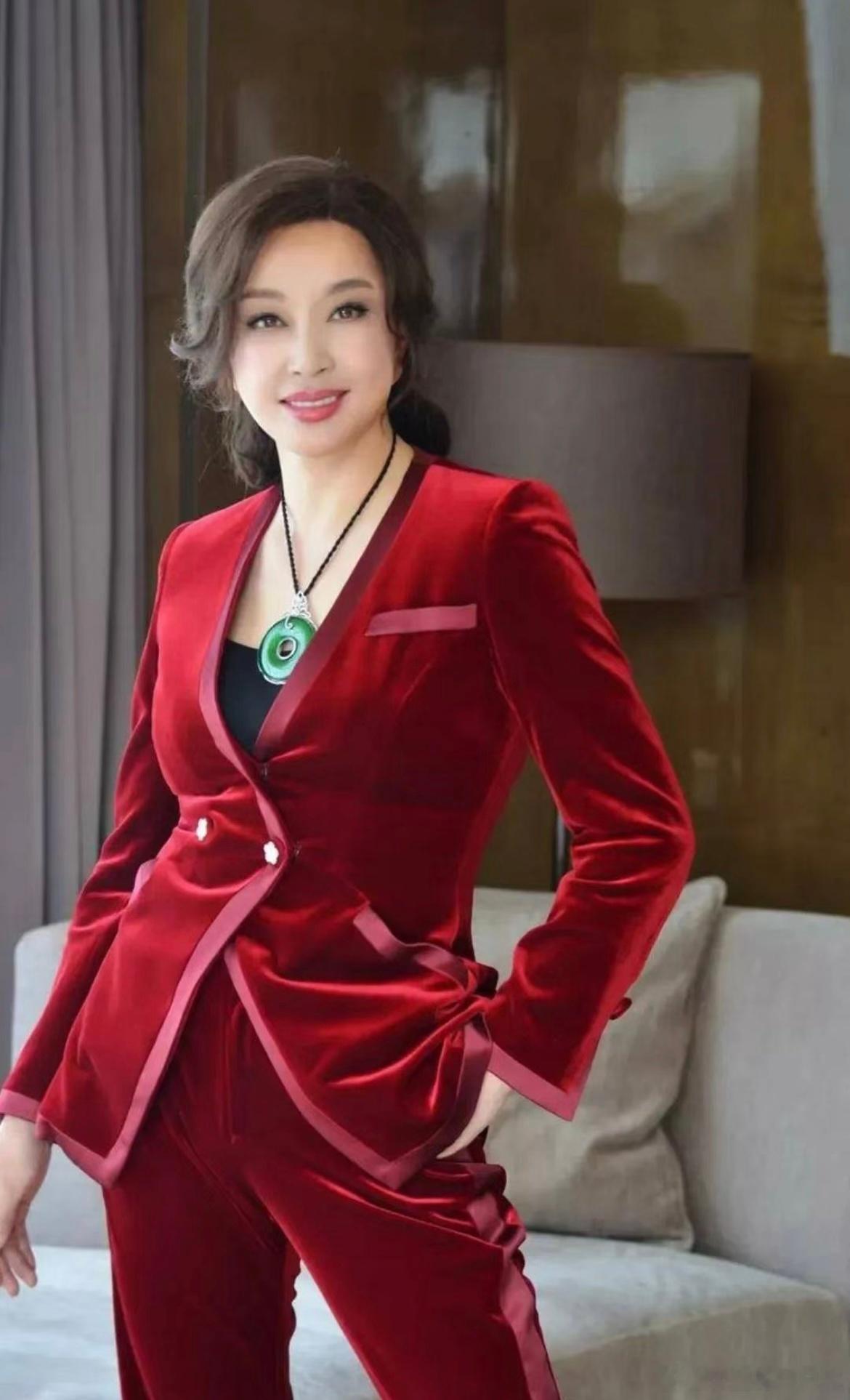 向太称刘晓庆被李小冉骂了10分钟 已入庆门，加入庆奶反内耗，我看谁敢骂我们武则天