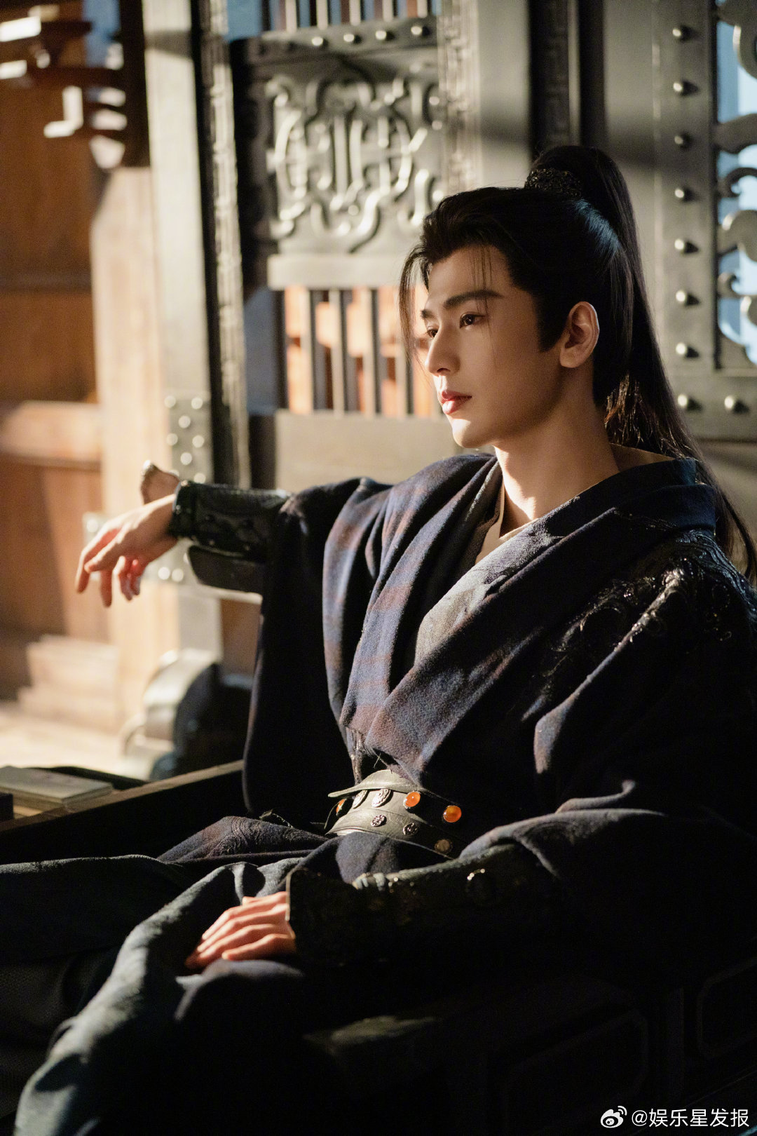 张凌赫都火到猫届了 谁还没被武安侯迷倒？连都在追《逐玉》，跑去超话求剧照还被本尊