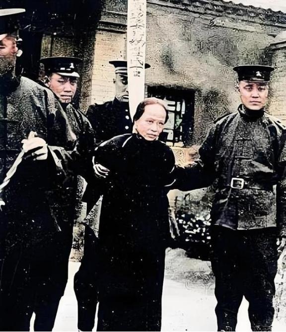 1950年，蒋介石“姐姐”被抓，她的处决意见上报至北京，周总理亲自去跟毛主席求情