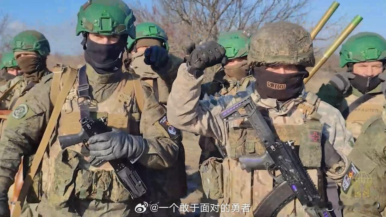 俄军第49独立空中突击旅士兵在扎波罗热州某地训练，空中突击旅重回俄罗斯陆军
近日