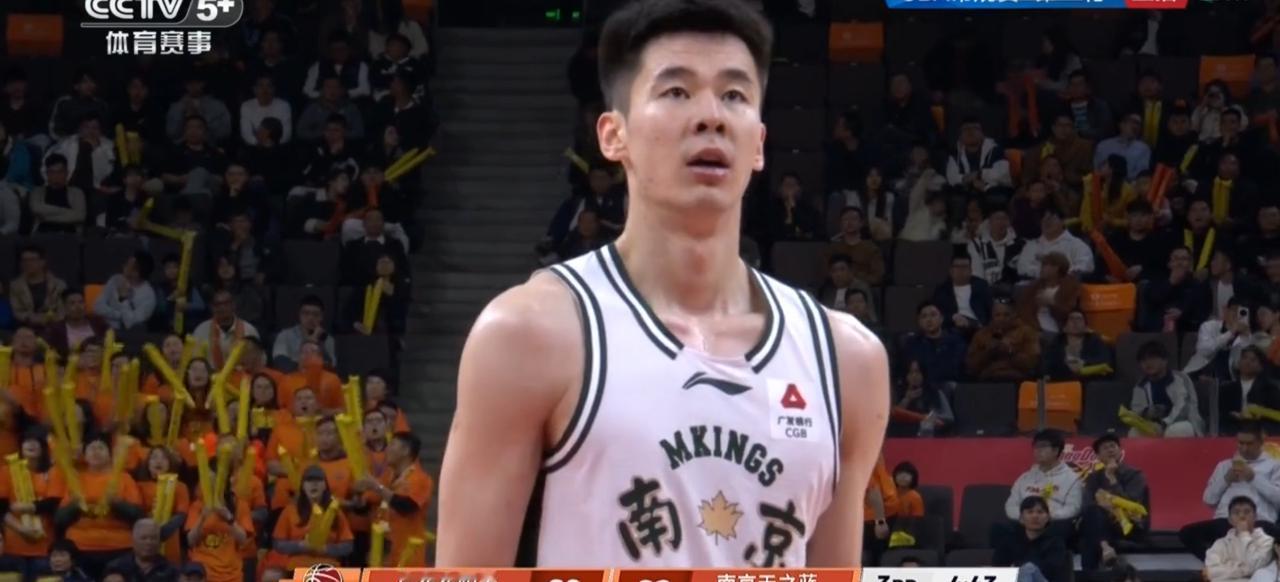 12月14日晚上，在一场CBA比赛中，广东队依靠加时赛萨姆纳的发挥，以107：1