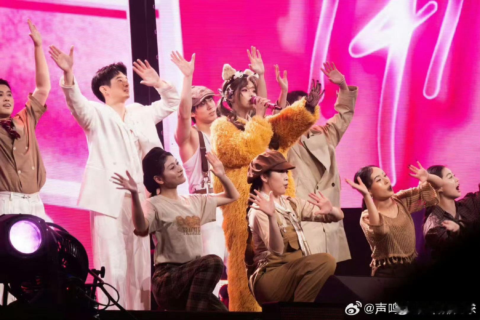 黄霄雲危晋宇跳滑溜溜舞 声鸣远扬 搞抽象美声的危晋宇，跳滑溜溜舞居然这么有天赋，