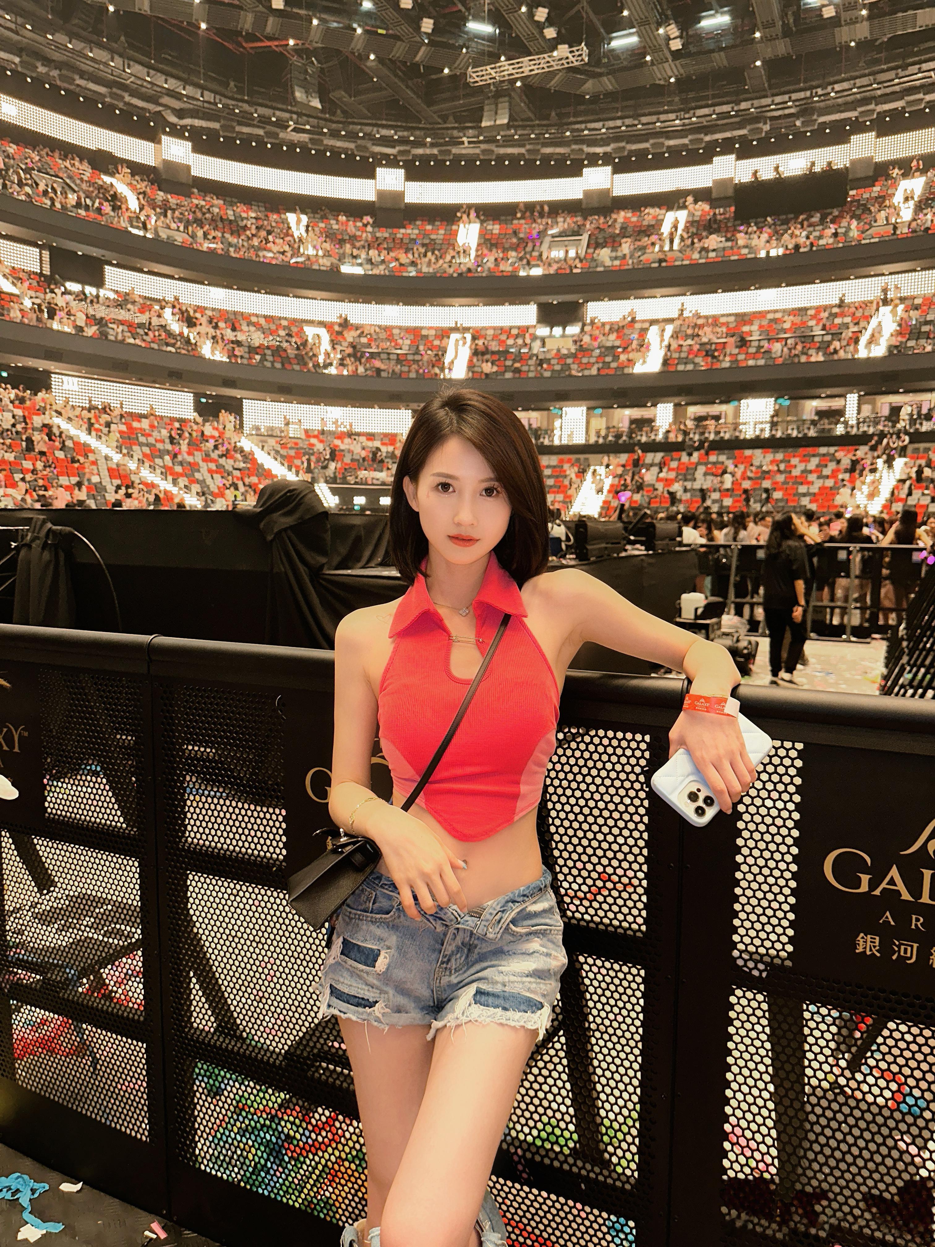啊啊终于见到四闺女了，疯狂为lisa 打call !  ​​​