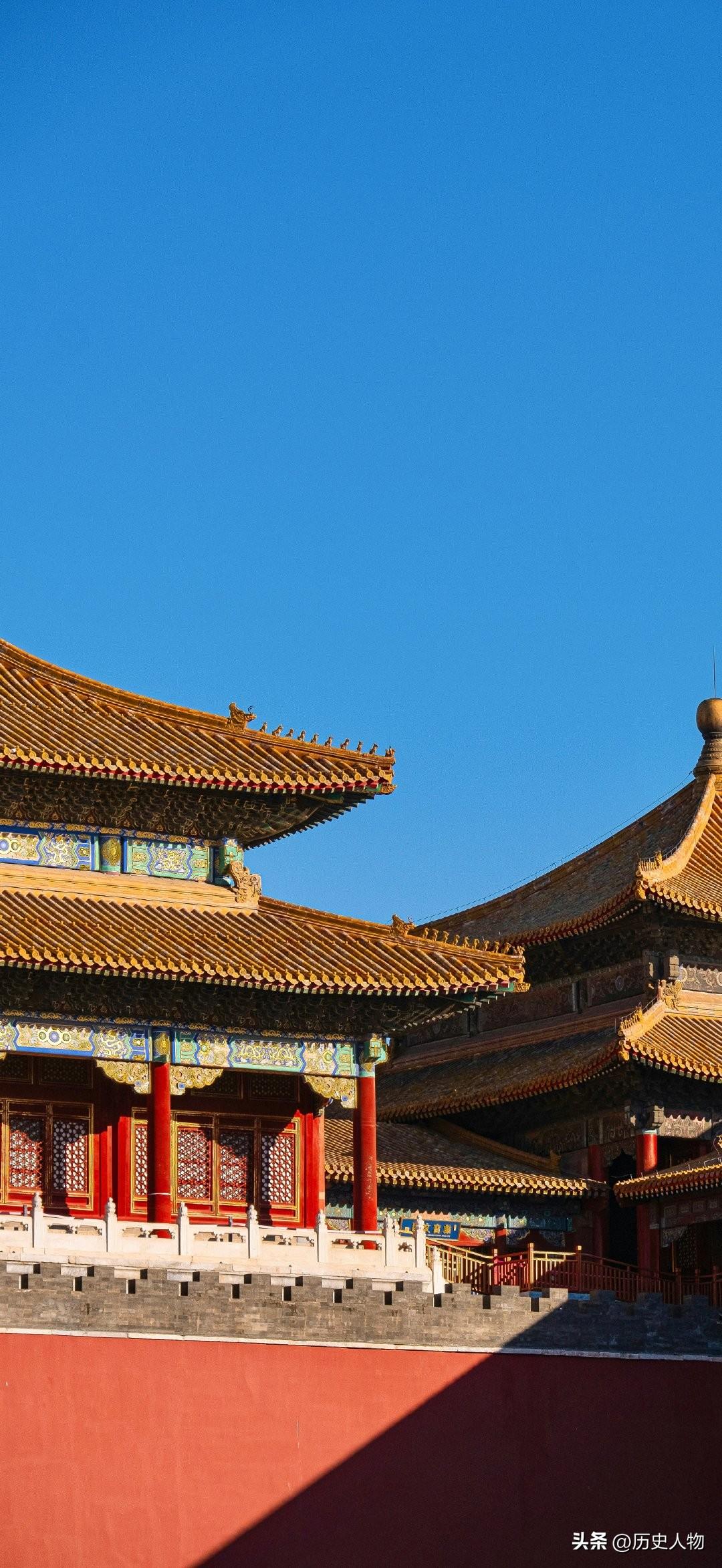 玄烨（1654－1722），清世祖顺治帝第三子，母为孝康章皇后佟佳氏，即清圣祖康