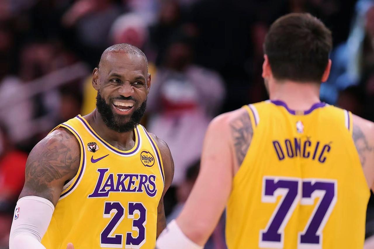 赛季中期生完孩子回来的77遭遇了什么



是不是因为跟女朋友那边一直争吵，内耗