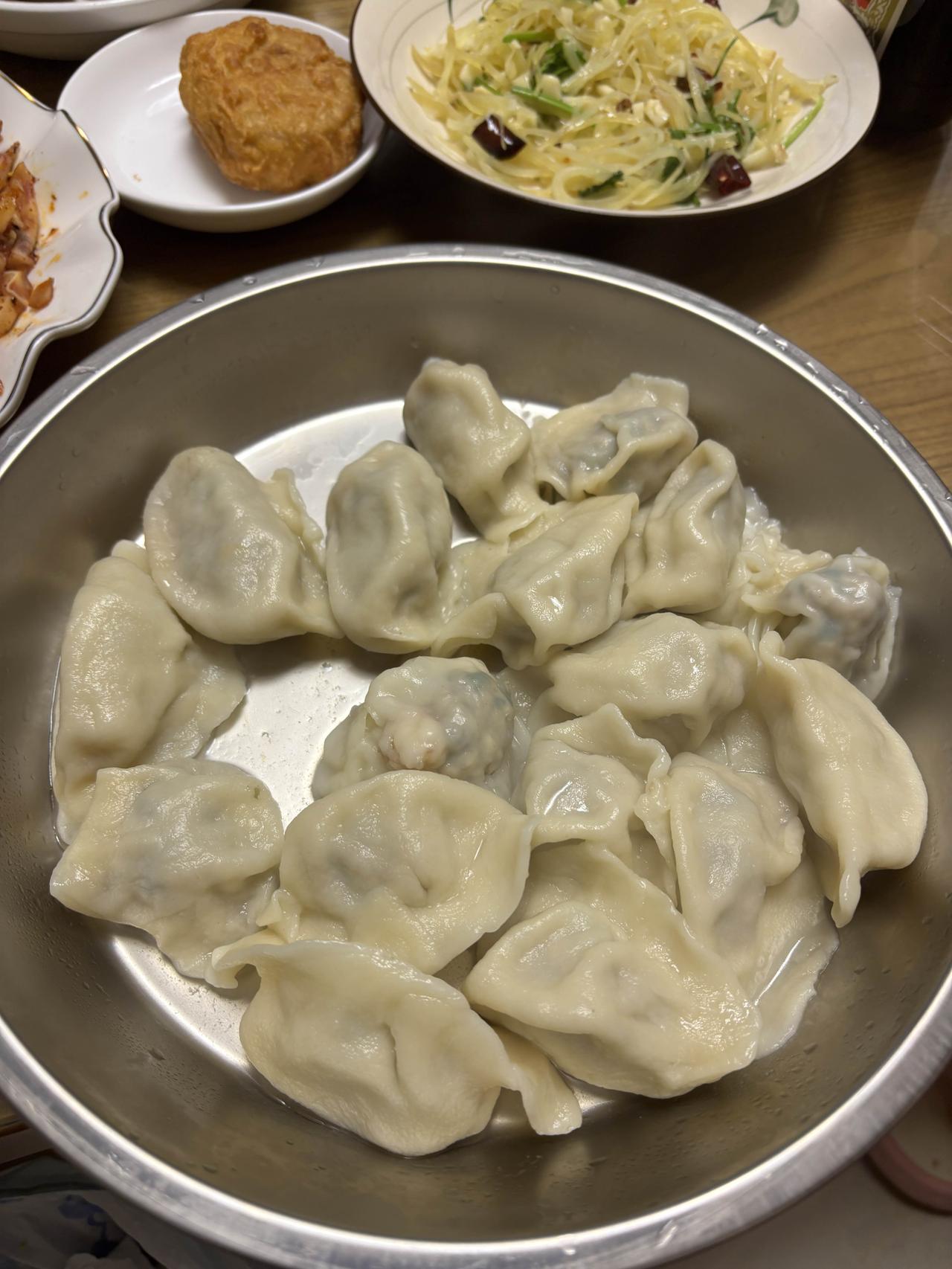 想控制体重，不少人会琢磨少吃哪一餐。其实从健康角度，三餐都不能少。2022年一项