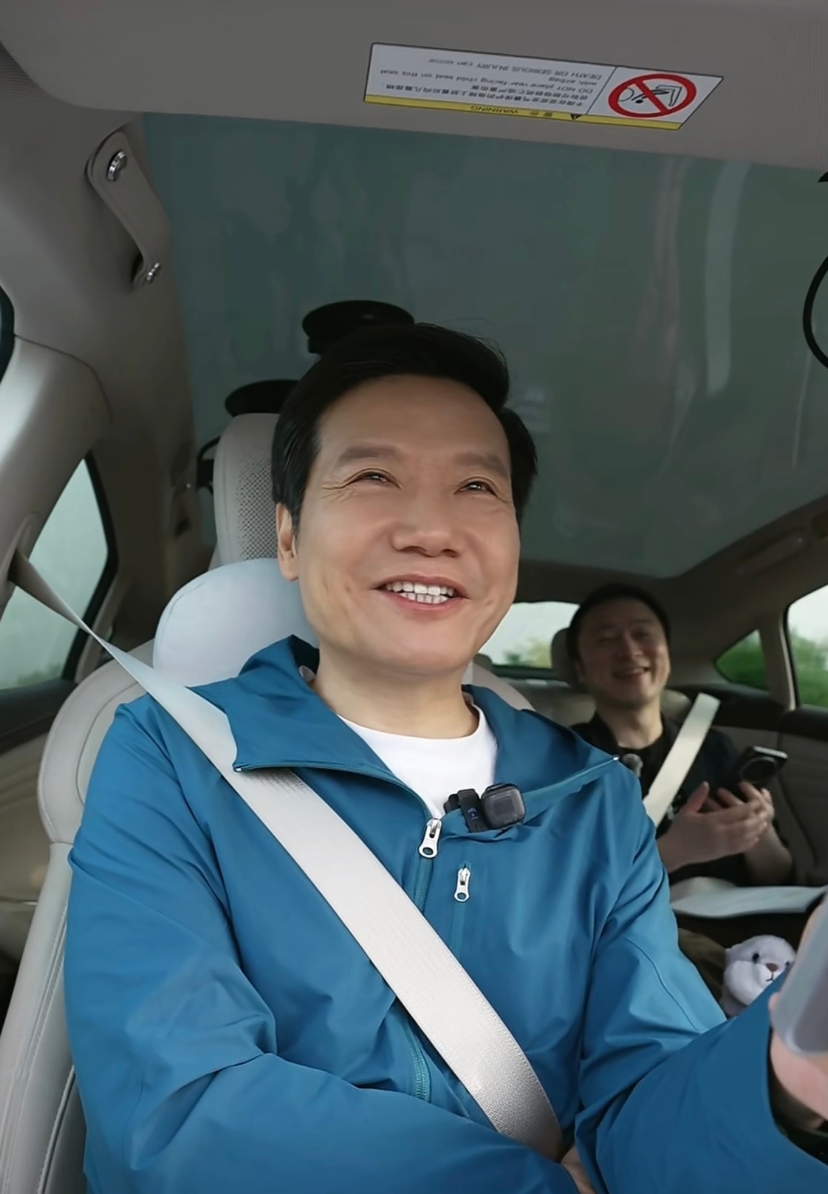 高度智能的车，10年以内10万块都很难做到，因为智能座舱、高阶智驾的成本根本盖不