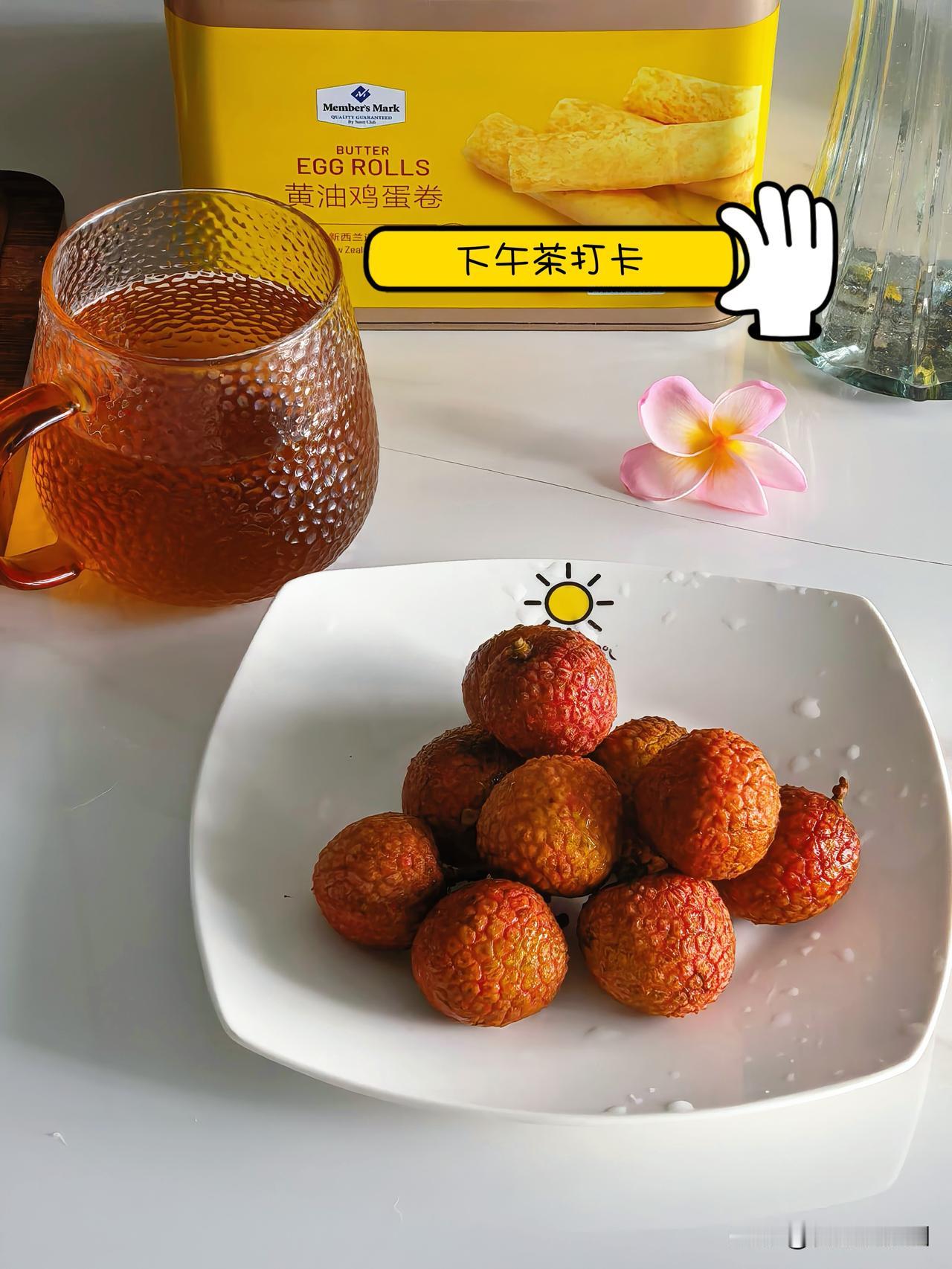 现在雨停了，出去转转，看看花花果果去
