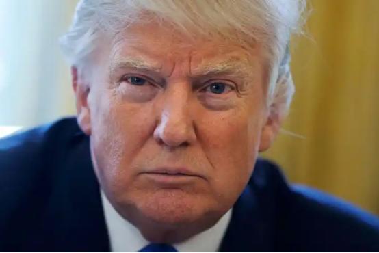 现世报来得真快！美国曾包庇中国外逃贪官当筹码，如今十万走线润人压境，跪求中国接盘