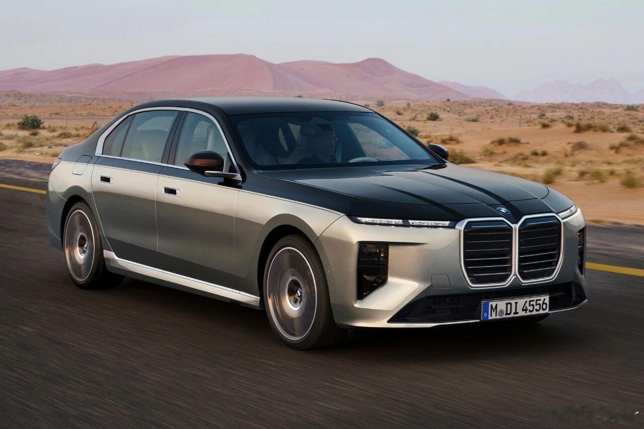 中期改款的宝马7系正面看越来越像表情包有没有？大v聊车我与汽车的日常宝马