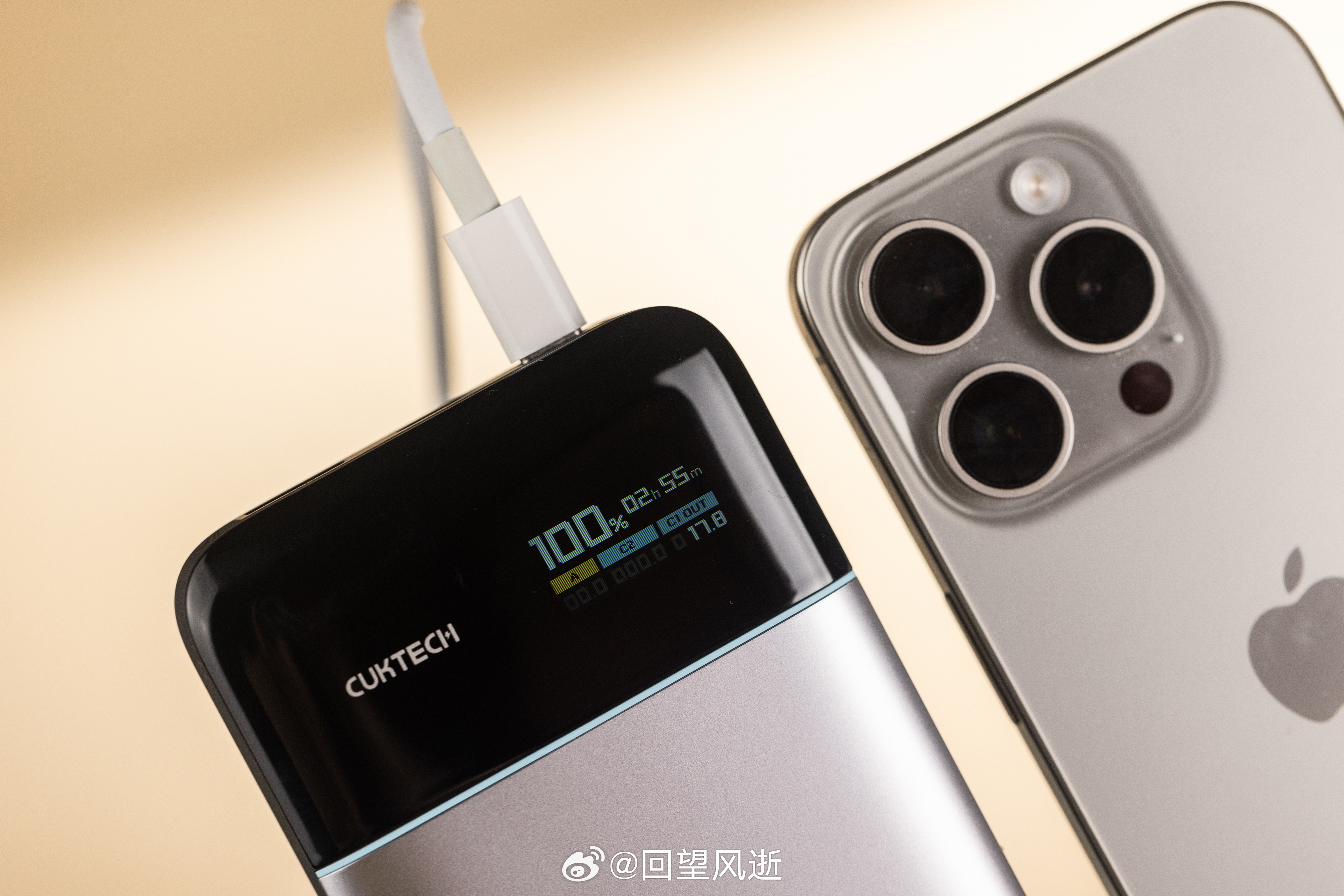 酷态科今天上了一个叫15号超级电能卡 AIR的充电宝，这款充电宝牛逼的地方就在于