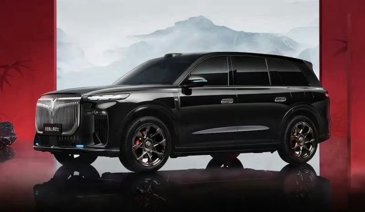 【全新岚图泰山黑武士版上市 售价50.99万元】3月17日，岚图泰山黑武士版正式