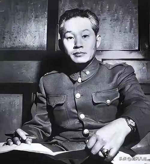 1951年，孙立人脱了衣服上床睡觉，习惯性搂住老婆，却发现手感不太对，他一怔，随