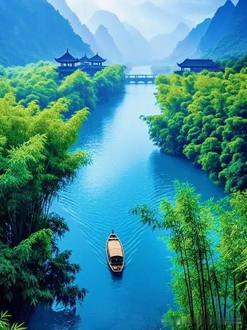 《湖上杂诗》
——清·袁枚
葛岭花开二月天，
游人来往说神仙。
老夫心与游人异，