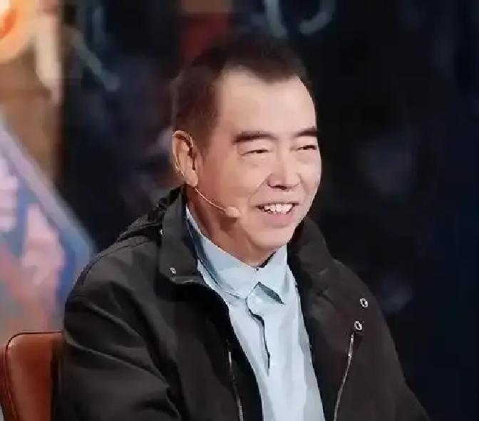 宋丹丹在春晚后台告诉倪萍陈凯歌和陈红走得近。

倪萍当场愣住，第二天就请假飞美国