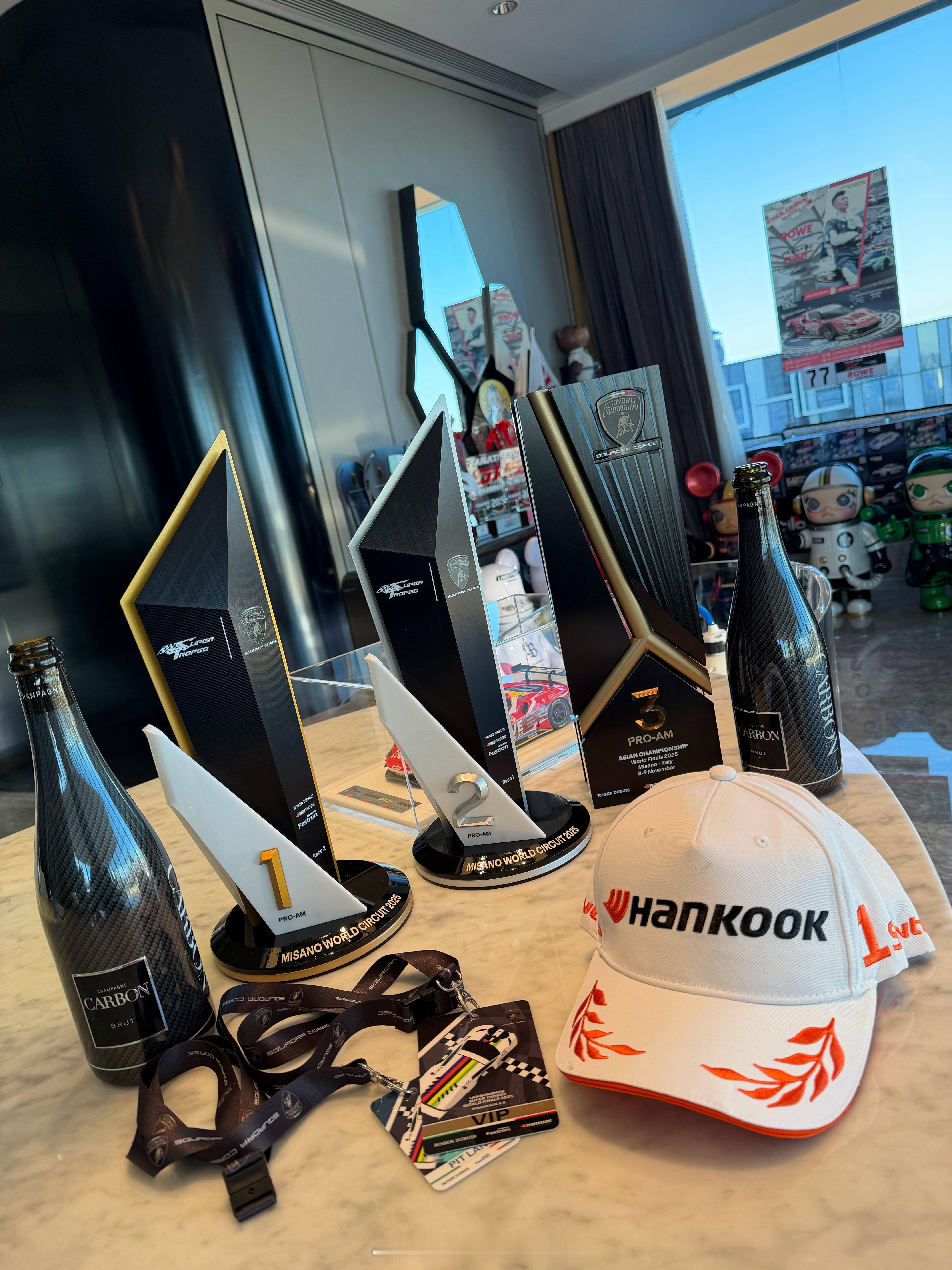 早安北京，带着一大堆战利品到家了~家里越来越满，真的是要放不下了。 