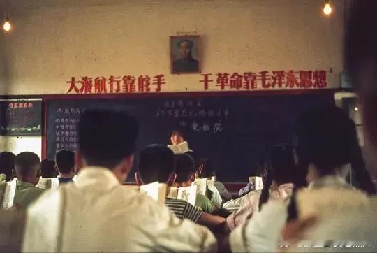 南京学生生活，1971年。南京街头巷尾的 老南京烟火气 南京街头巷尾的 老南京烟