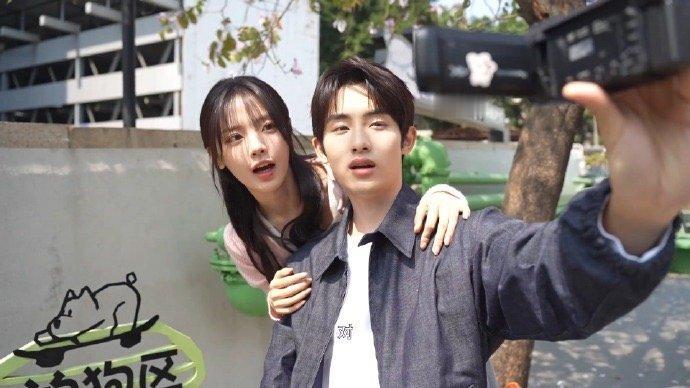 杨超越董思成吻戏镜头杨超越董思成野草少女遇到影子少年 杨超越董思成吻戏镜头，杨超