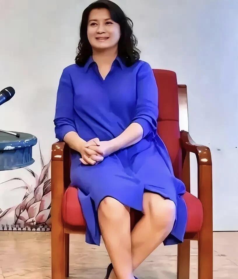 不敢相信这是李幼斌的老婆，感觉史兰芽嫁给了李幼斌后，身上再也没有当年一丝唐晓芙的