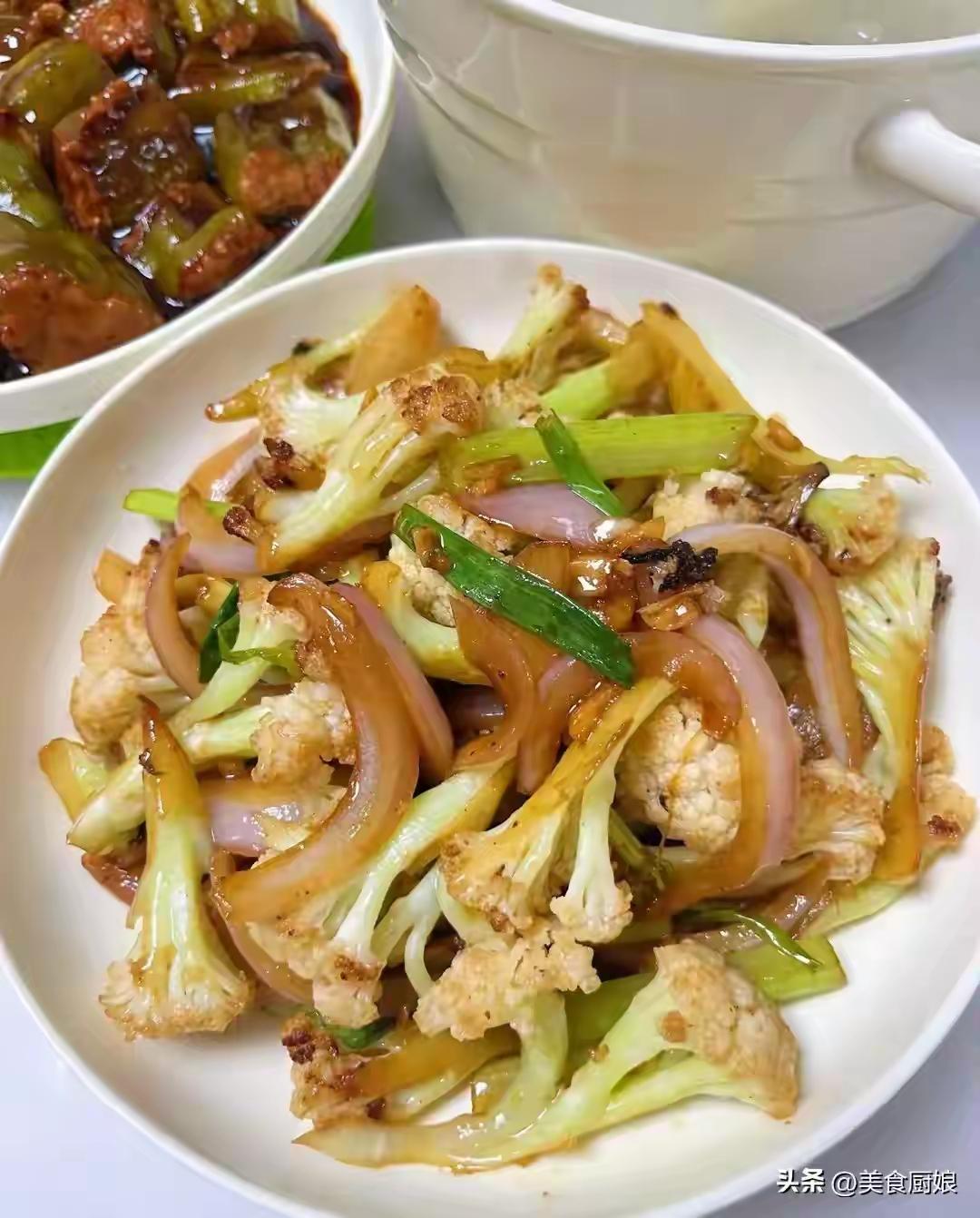 肝血足睡眠好，秋季常吃4道养肝菜，健康滋补，安神助眠


你是不是也这样？明明累