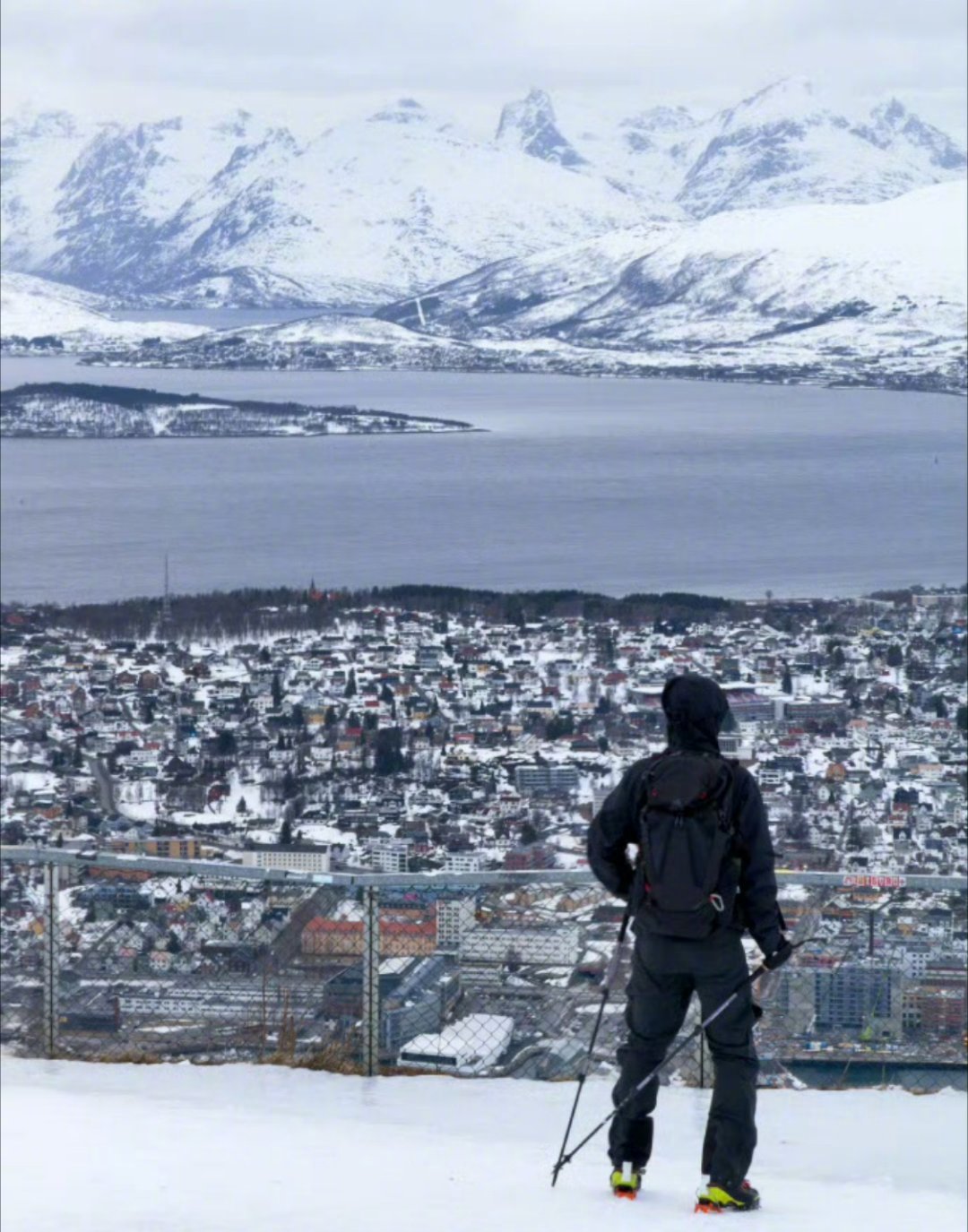 李现给周杰伦新歌打call李现给那天下雨了配图梦幻联动太好嗑！现哥为周董新歌《那