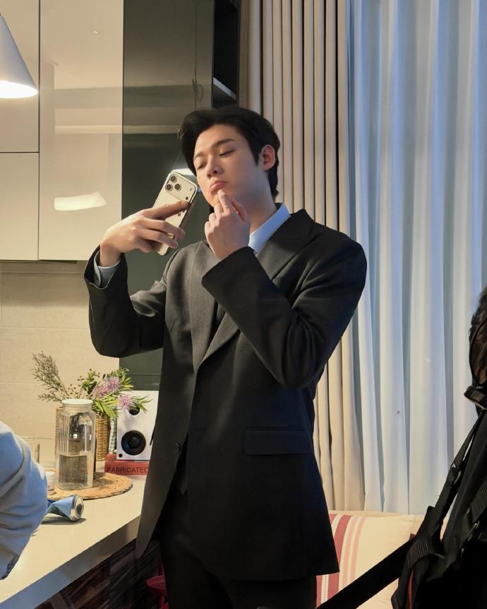 好久没见到这么周正的韩国男演员了全世界倒数第一不爱吃老婆口水之人——金允植！我宣