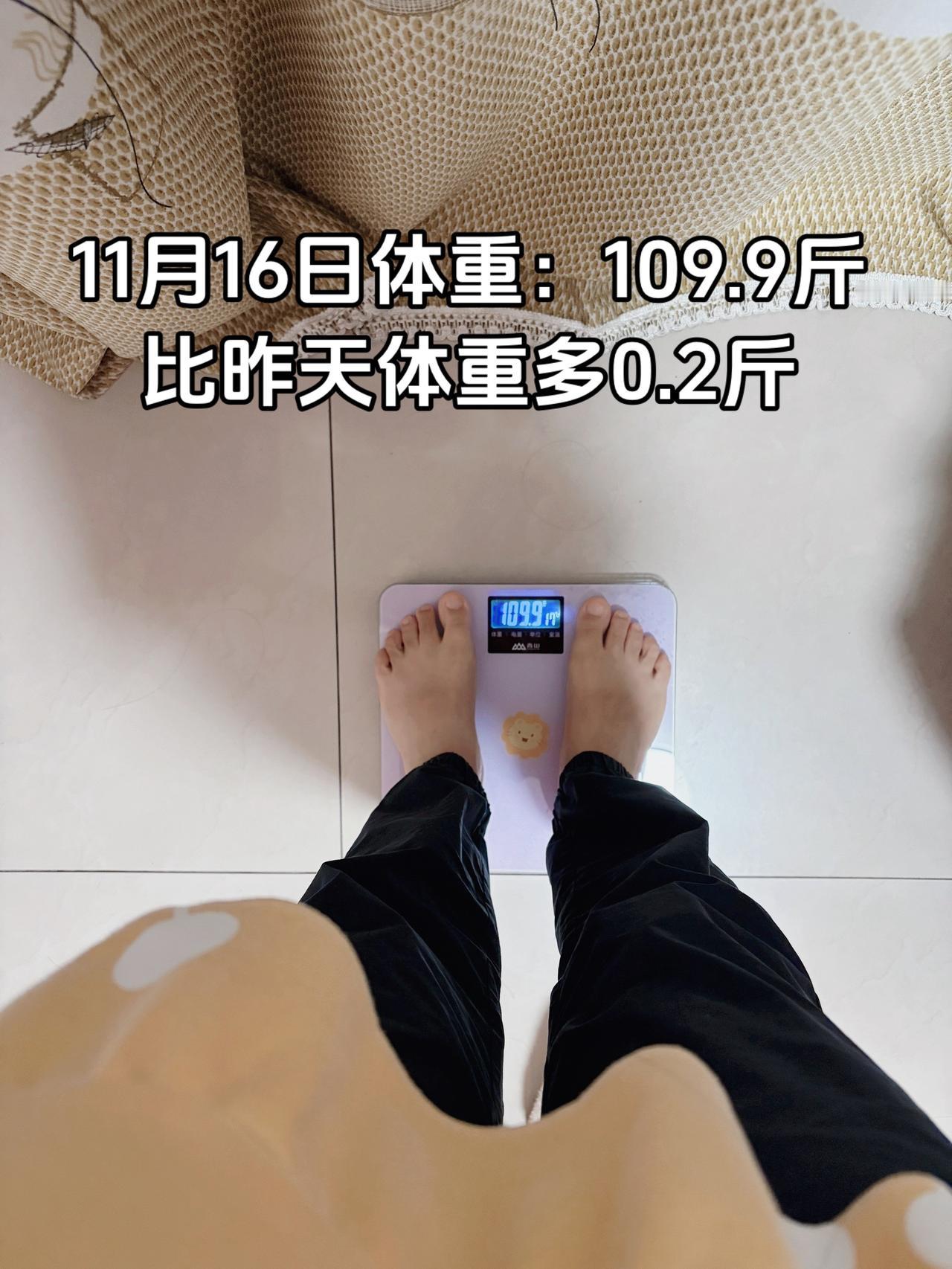 泪水打湿我的减脂餐，今日体重109.9斤⬆️0.2
今日减脂早餐：土豆+咖啡+鸡