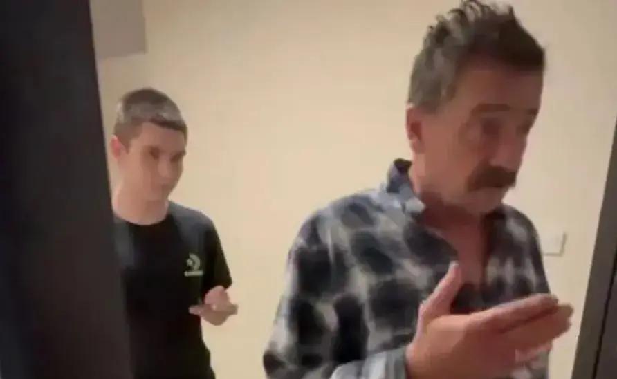 快讯！快讯！
 
乌克兰媒体突然报道了这起发生在利沃夫州维尼基市的邻里冲突事件。