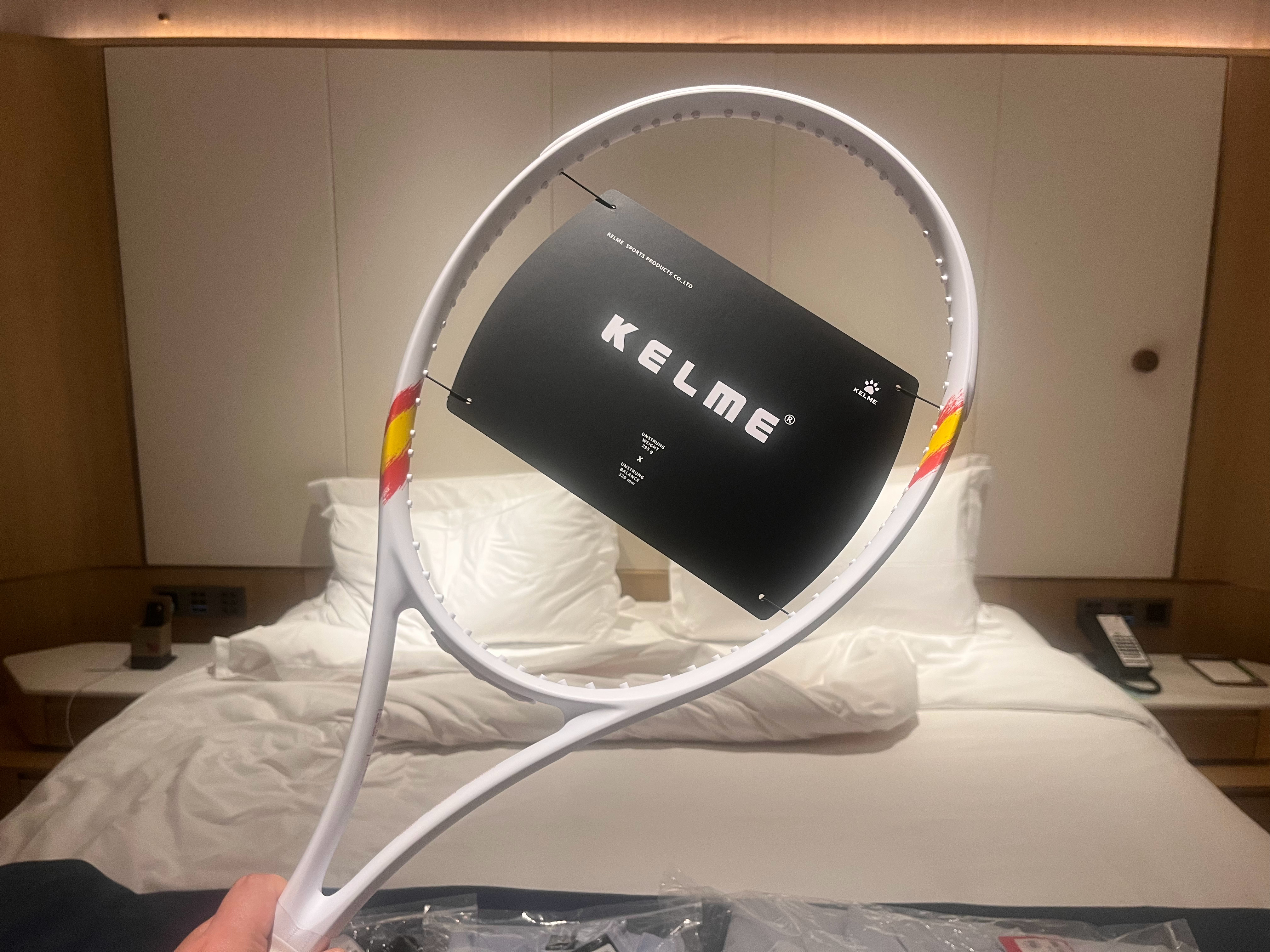 网球talking大会澳网2026 期间，来泉州出差，收到的网球拍和服装，期待明