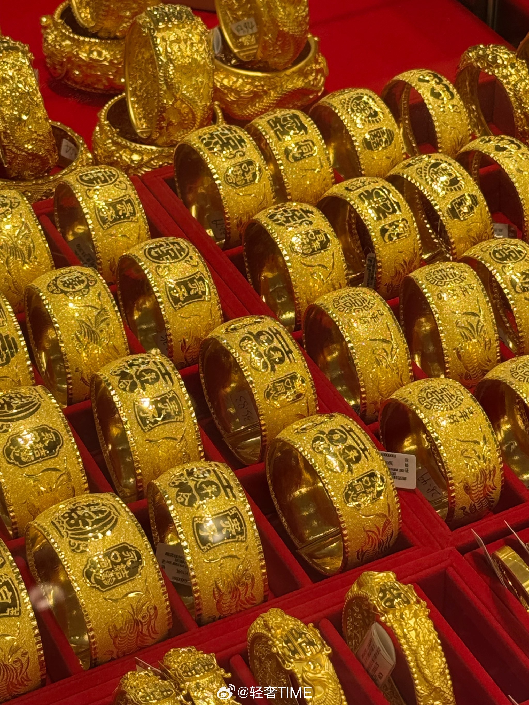 金店店员称按九百多的价格宁愿不卖这话题词是认真的吗金店又不是银行，加工费呢？按照