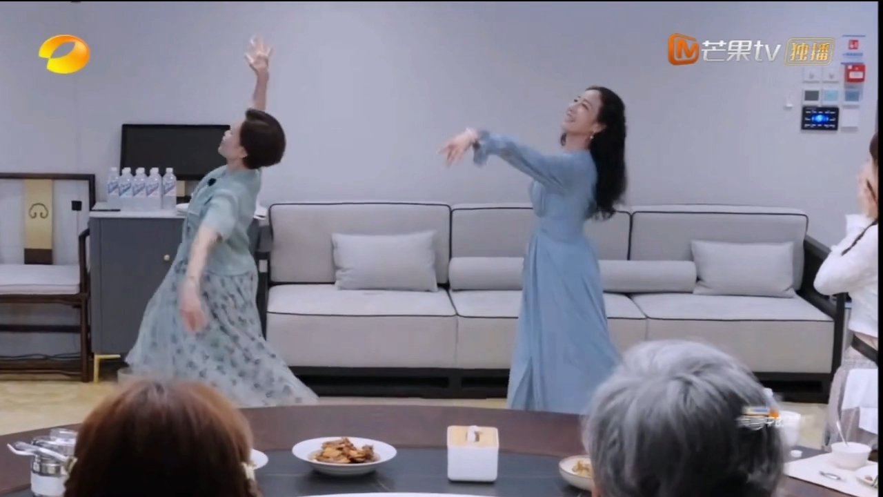 李晟曾以为妈妈是新疆人李晟之前以为妈妈是新疆人！好搞笑的母女 ​​​