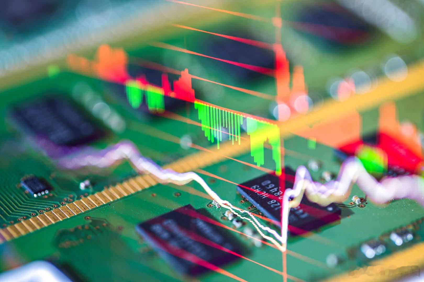 【A股港股芯片股全线爆发，芯片股全线爆发原因】4月24日午后，A股、港股芯片股全