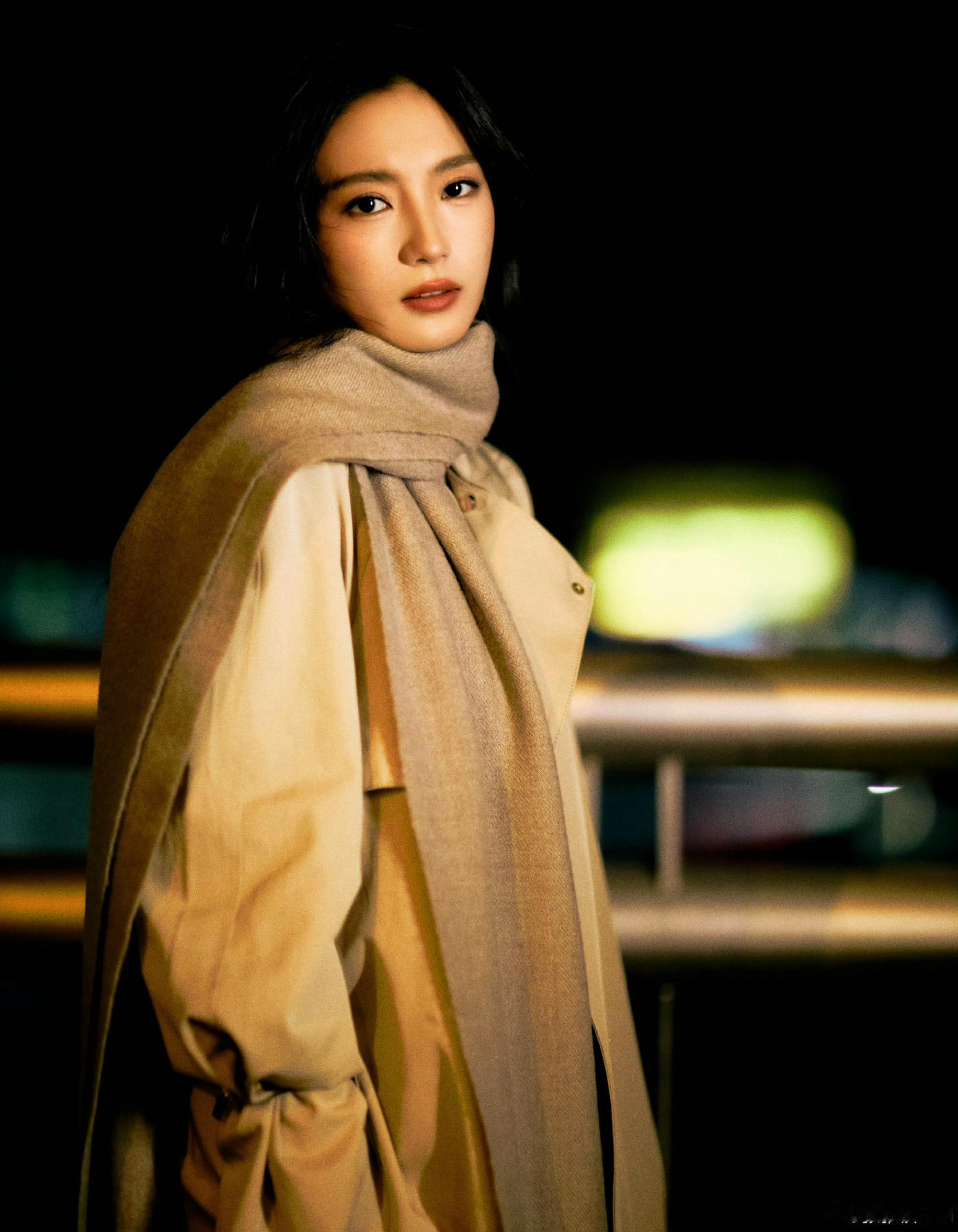 张雅钦姐姐猎杀我吧 任何人没看到张雅钦这组图我都要伤心的！高质感拉满！长款大衣搭